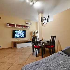 casa-vacanze-la-fenice-lecce-73100.lecce-hotels.com/
